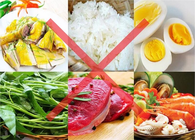 kiêng khem một số thực phẩm gây sẹo thâm như: thịt gà, thịt bò, rau muống,...8