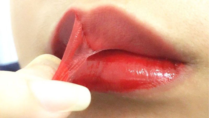 Xăm môi giữ màu trong bao lâu?