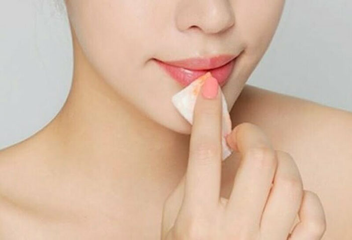 Cách vệ sinh cho đôi môi sau khi phun xăm