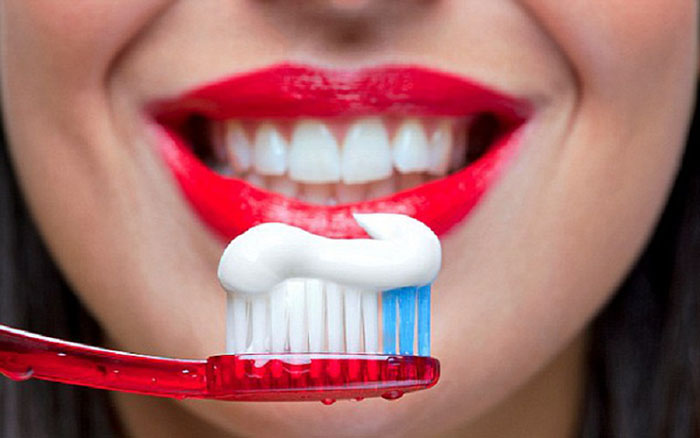 Phun môi được đánh răng hay không? Làm thế nào vệ sinh răng miệng sau phun môi