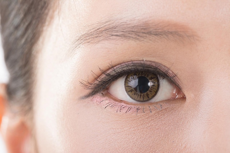 Nguyên nhân phun mí mắt bị loang mực và cách xử lý